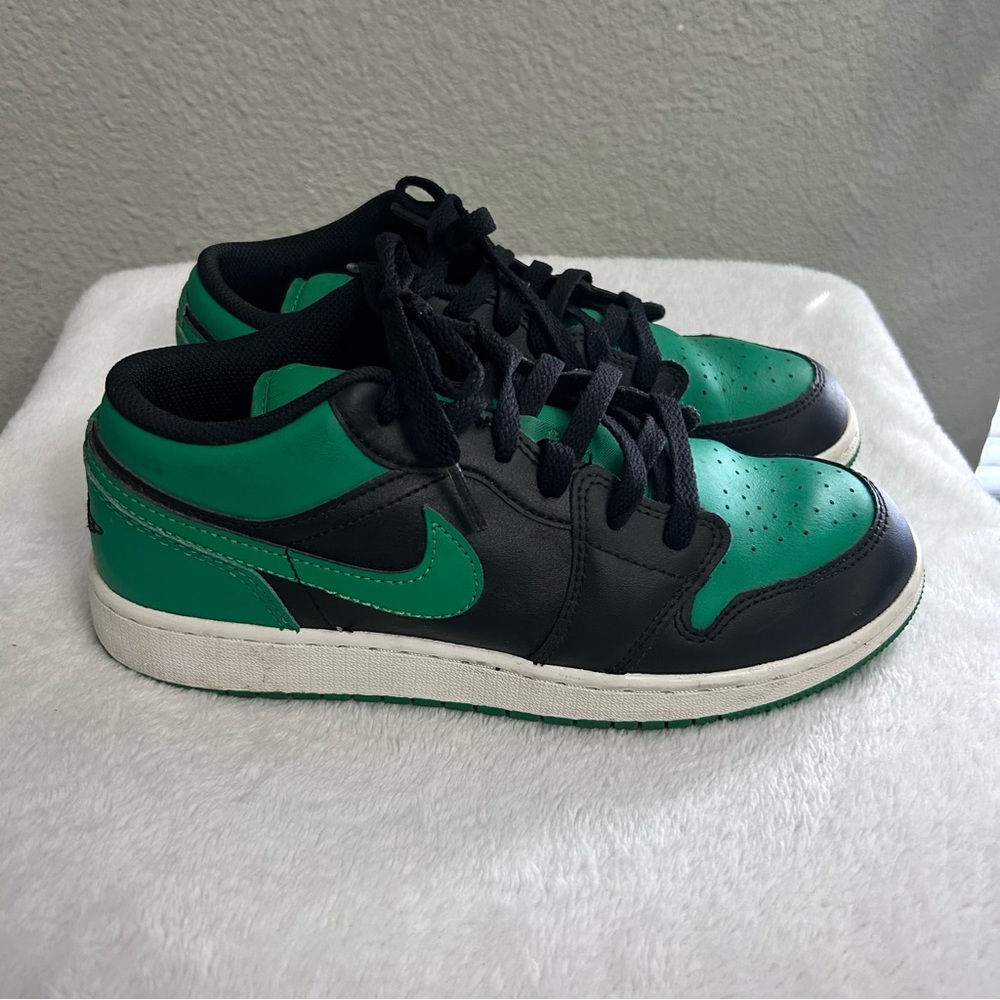 Air Jordan 1 Low 'Black Lucky Green' Kids Size 6Y/ women size 7.5